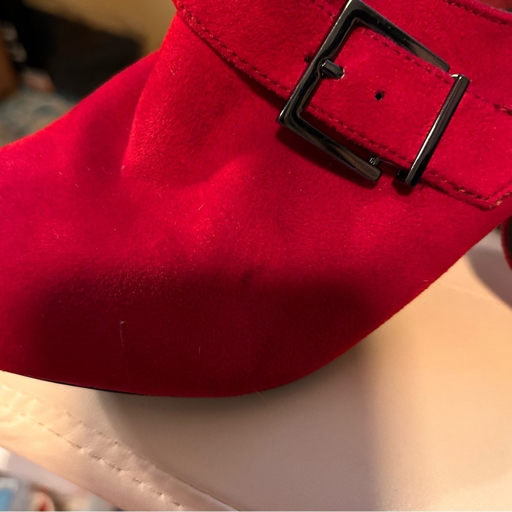 Impo Sadie Red Slip on Ankle boots, zip up with buckle. Size 8 - Picture 5 of 8